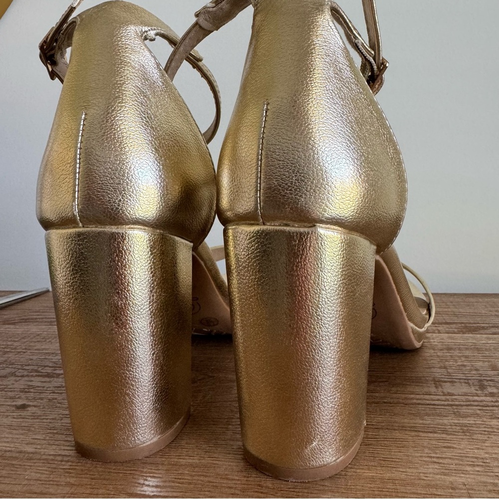Chinese Laundry- Women’s Teri New Metallic Heeled Sandal in Gold size 7.5 - Picture 6 of 12